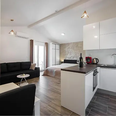 Gorgeous In With Swimming Pool Appartement Cavtat